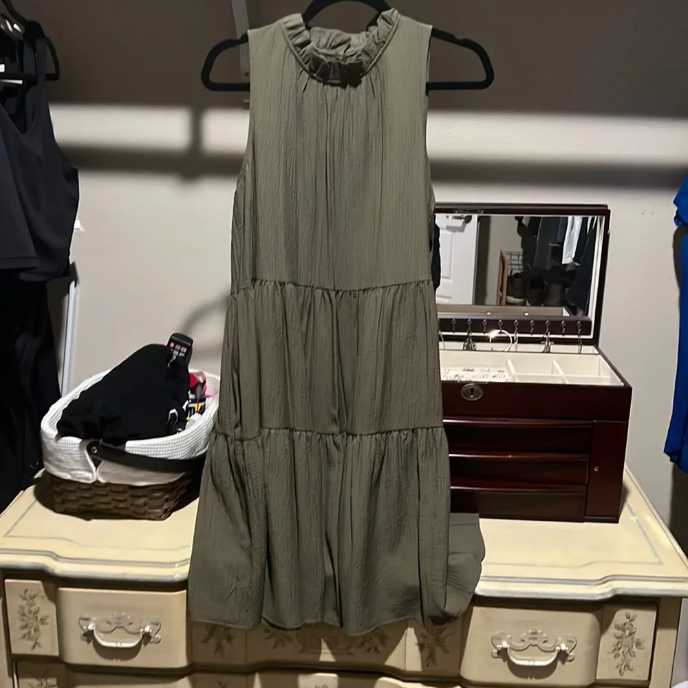 Dark green sleeveless dress - Picture 1 of 9